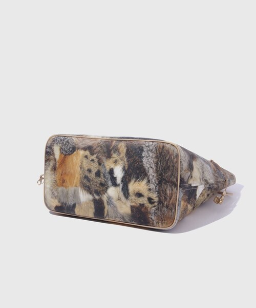 ADAM ET ROPE'（アダムエロペ）の「【TOLQ/トルク】Printed Hand Bag（トートバッグ・メンズ・キャメル系・F）」の6枚目の写真