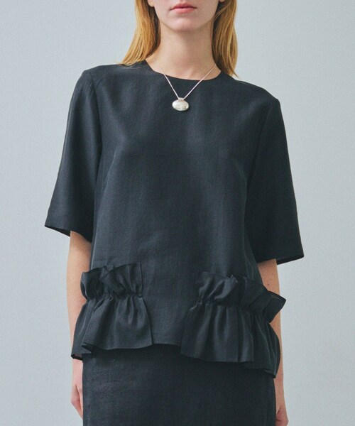 ROPE'（ロペ）の「【一部店舗限定】【REALM（レルム）】HALF SLEEVE BLOUSE｜裾フリルブラウス　26SS（シャツ/ブラウス・レディース・ブラック/ピンク・38）」の3枚目の写真