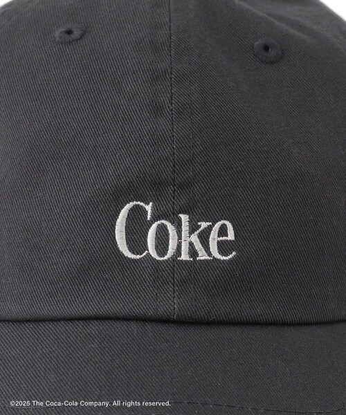 ADAM ET ROPE'(アダムエロペ)の「Coca-Colaエンブロイダリーキャップ(キャップ・レディース・チャコール/ベージュ・F)」の8枚目の写真