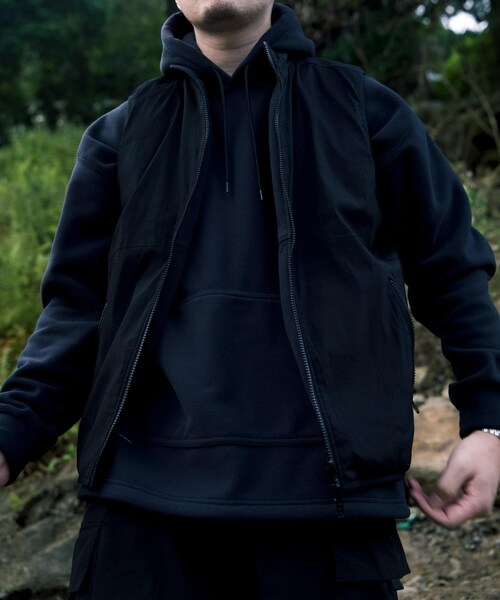 URBAN RESEARCH（アーバンリサーチ）の「WILDTHINGS×LAKE SEEKERS　POLARTEC DRAWSTRING HOOD（パーカー・メンズ・Black・M/L/XL）」の13枚目の写真