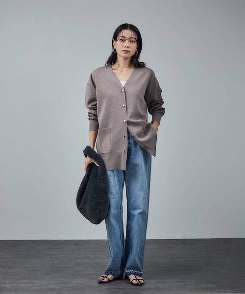 ADAM ET ROPE'(アダムエロペ)の「【HELEN MOORE(ヘレンムーア)】フェイクムートンリバーシブルバッグ(トートバッグ・レディース・チャコール/ベージュ・F)」の8枚目の写真