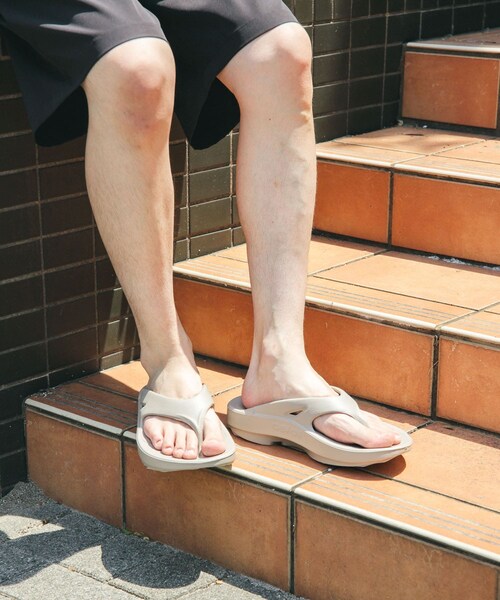 URBAN RESEARCH DOORS（アーバンリサーチドアーズ）の「OOFOS　OOriginal（サンダル・メンズ・Mist/Slate/Black/Nomad/OliveDrab/CosmicGray/Foliage・26/27/28/29）」の4枚目の写真