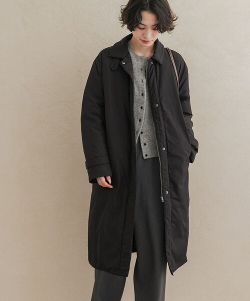 URBAN RESEARCH DOORS(アーバンリサーチドアーズ)の「ステッチレスライトダウンロングコート(テーラードジャケット・レディース・BLACK/KHK.BEG・Free)」の4枚目の写真