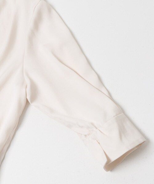 URBAN RESEARCH ROSSO（アーバンリサーチロッソ）の「シルキーツイルVネックブラウス（シャツ/ブラウス・レディース・OFF/MINT/NAVY・Free）」の11枚目の写真