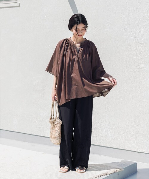 URBAN RESEARCH DOORS(アーバンリサーチドアーズ)の「コットンボイルロールアップスリーブブラウス(シャツ/ブラウス・レディース・ORANGE/BROWN/GREEN/NAVY・Free)」の11枚目の写真