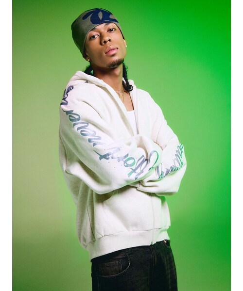 EVRIS（エヴリス）の「【PSYCHIC FEVER × EVRIS】シャイニースウェットパーカー（パーカー・レディース・グレー/ブラック/マスタード・S/M）」の2枚目の写真