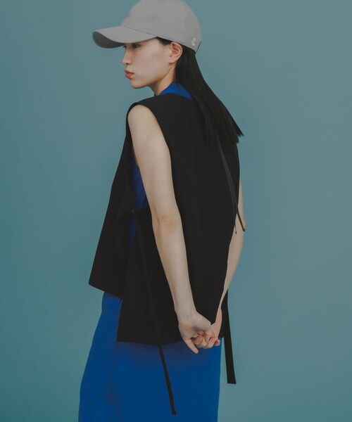 SENSE OF PLACE by URBAN RESEARCH（センスオブプレイスバイアーバンリサーチ）の「Uiscel　4WAYストレッチベストセットアップ（セットアップ・レディース・BLACK/KHAKI・S/M）」の7枚目の写真