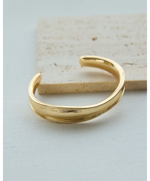 VIS（ビス）の「ニュアンスメタルバングル（バングル/リストバンド・レディース・ゴールド/シルバー・F）」の3枚目の写真