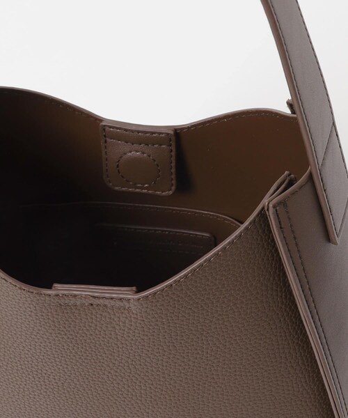 URBAN RESEARCH DOORS(アーバンリサーチドアーズ)の「ハーフムーンワンハンドルバッグ(ハンドバッグ・レディース・OFF WHITE/BLACK/BROWN・-)」の13枚目の写真