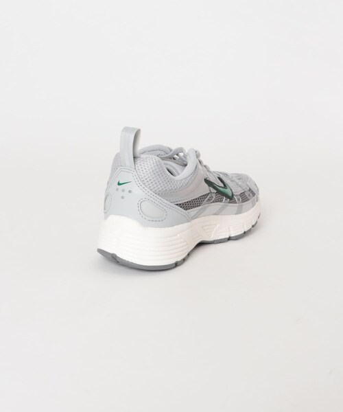 URBAN RESEARCH DOORS(アーバンリサーチドアーズ)の「NIKE P-6000 PS(KIDS)(スニーカー・キッズ・WHITE/METALLIC・19/20/21/22)」の13枚目の写真