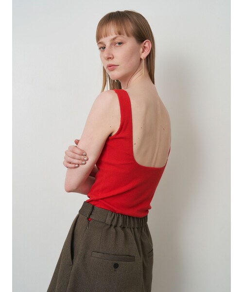 ELENDEEK（エレンディーク）の「SQUARE NECK PAD TANK（タンクトップ・レディース・オフホワイト/ブラック/レッド/ダークブラウン/シルバー・F）」の10枚目の写真