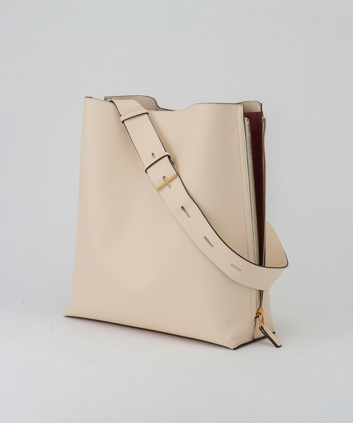 ROPE'(ロペ)の「【A4対応】【通勤】【E'POR】Y BAG Shoulder Large(サイドジップショルダーバッグ)【WEB限定/一部店舗限定】【雑誌掲載】(ショルダーバッグ・レディース・ベージュ系/ワイン・F)」の1枚目の写真