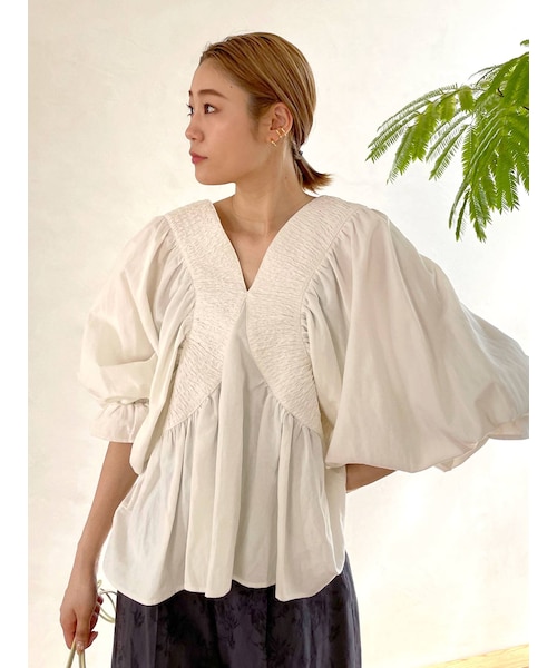 Ungrid（アングリッド）の「フロントギャザーボリュームブラウス（シャツ/ブラウス・レディース・オフホワイト/ブラック/レッド/ピスタチオ・F）」の4枚目の写真