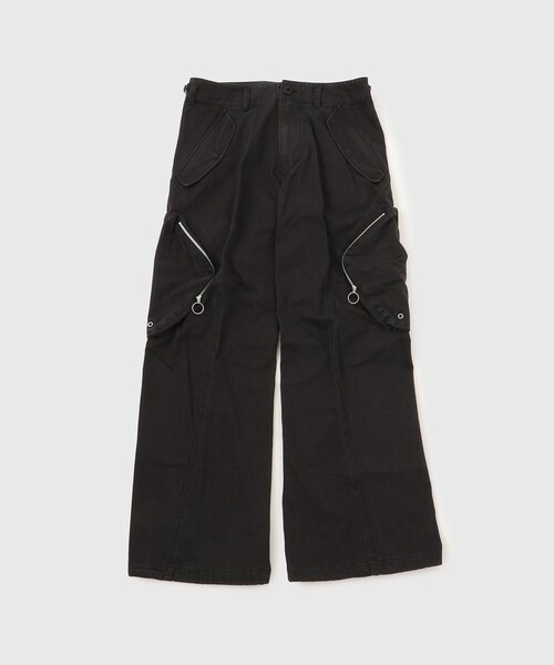 ADAM ET ROPE'(アダムエロペ)の「【NVRFRGT/ネヴァーフォーゲット】3D TWISTED CARGO PANTS(カーゴパンツ・メンズ・ブラック/ベージュ・1/2)」の1枚目の写真