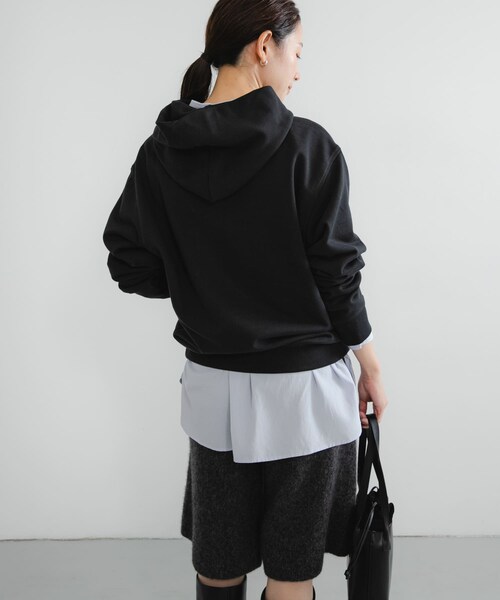 URBAN RESEARCH(アーバンリサーチ)の「NEW BALANCE Athleticsクラシックスフーディ(パーカー・レディース・ブラック/パーマフロスト・S)」の7枚目の写真