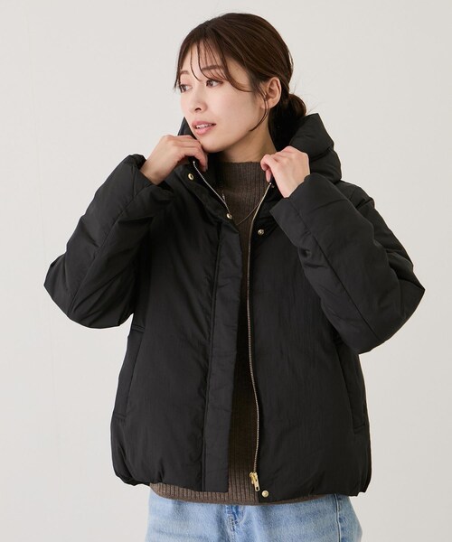 Jayro(ジャイロ)の「ナイロンマイクロタフタショートダウン(ダウンジャケット/コート・レディース・ブラック/ベージュ系・M)」の4枚目の写真