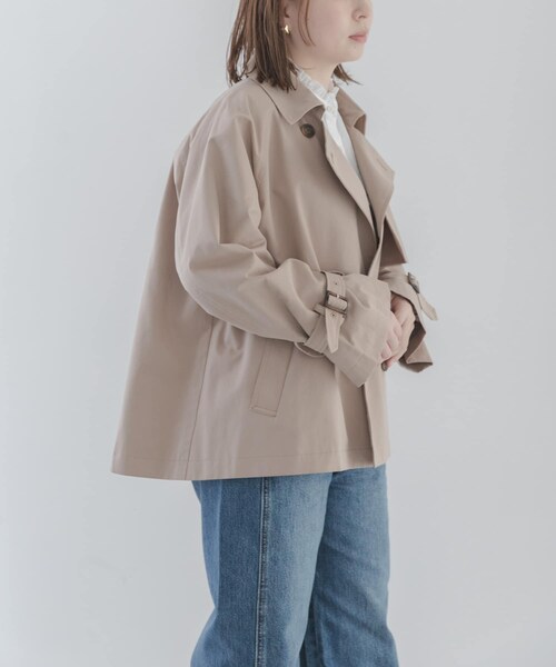 URBAN RESEARCH Sonny Label（アーバンリサーチサニーレーベル）の「撥水ショートトレンチコート（ステンカラーコート・レディース・ベージュ/ネイビー・36/38）」の14枚目の写真