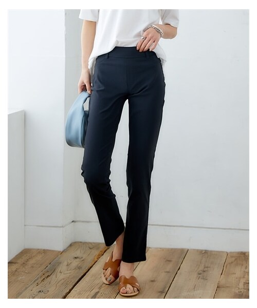 nissen（ニッセン）の「【接触冷感】ひんやりレギンススキニーパンツ（９分丈）（パンツ・レディース・黒/ライトベージュ/アイスグレー/杢サックス/杢ネイビー/ヒッコリーストライプ/シトラスイエロー/ベージュ/サックスブルー/カーキ/ダスティーミント/ネイビー/ラベンダー/シルバーグレー/ギンガムチェック/グレンチェック/コードレーン・S/M/L/LL）」の18枚目の写真