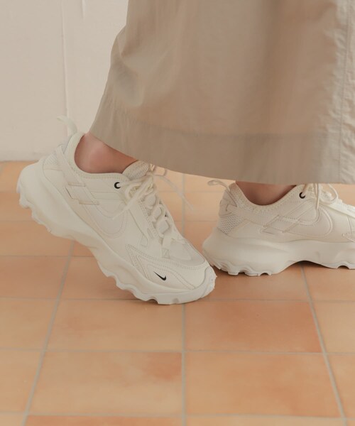 URBAN RESEARCH DOORS(アーバンリサーチドアーズ)の「NIKE TC7900(スニーカー・レディース・グレー/セイル・23.5/24/24.5)」の7枚目の写真