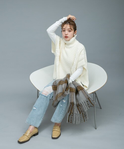 KBF（ケイビーエフ）の「BIGフリンジチェックストール（マフラー・レディース・GRAY×MTD/CAMEL×RED/IVORY×BRN・one）」の22枚目の写真