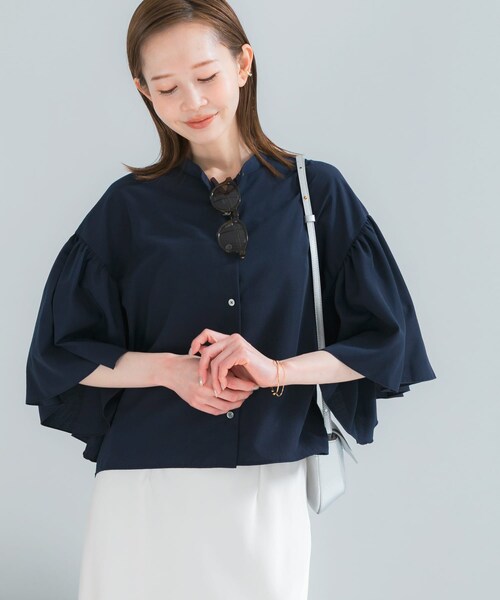 URBAN RESEARCH ROSSO（アーバンリサーチロッソ）の「『一部WEB限定カラー』UVカットウォッシャブルリネン混ブラウス（シャツ/ブラウス・レディース・OFF/NAVY/YELLOW/RED・Free）」の22枚目の写真