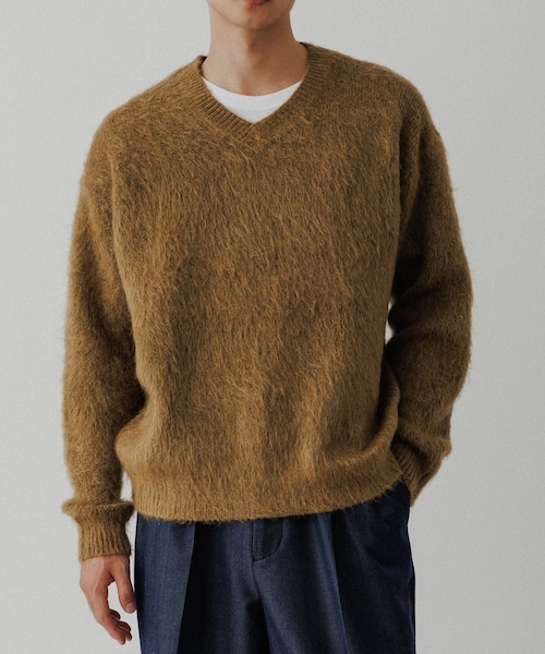 ADAM ET ROPE'（アダムエロペ）の「モヘアミックス オーバーサイズ Vネックニット（ニット/セーター・メンズ・ブラック/キャメル/レッド・L/M）」の15枚目の写真