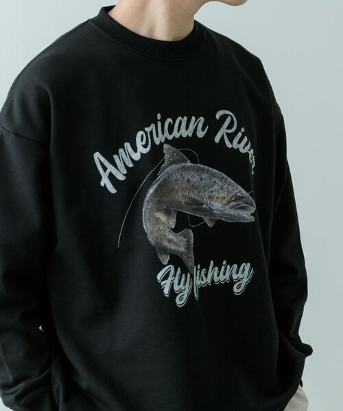 ITEMS URBANRESEARCH（アイテムズ アーバンリサーチ）の「クルーネックスエット fishing（スウェット・メンズ・OML/GRY/BLK・M/L）」の6枚目の写真