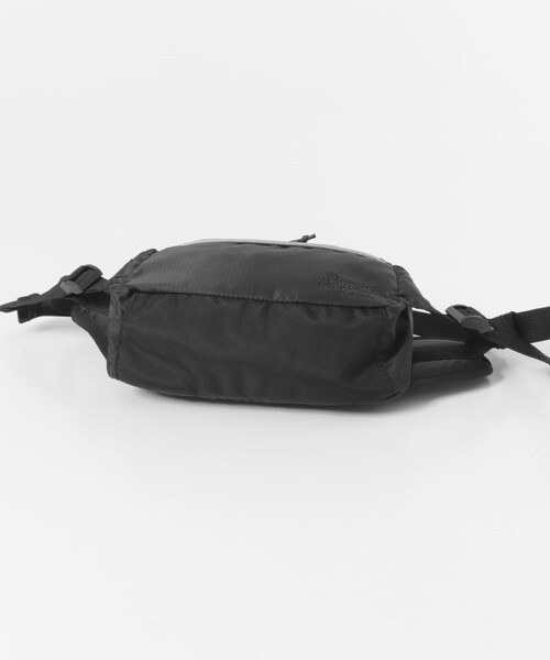 URBAN RESEARCH DOORS(アーバンリサーチドアーズ)の「『別注』Marmot×DOORS BODY BAG(ボディバッグ/ウエストポーチ・メンズ・BLACK/GRAY/NAVY・One)」の8枚目の写真