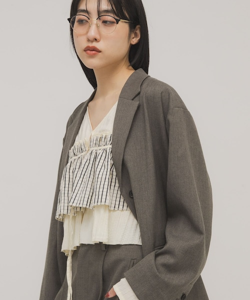 KBF（ケイビーエフ）の「フリルレイヤードブラウス（シャツ/ブラウス・レディース・IVORY/NAVY×IVO/BLACK・One）」の5枚目の写真