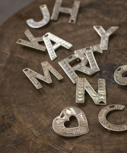 ADAM ET ROPE'（アダムエロペ）の「【TUAREG（トゥアレグ）for SALON】ブローチ&ネックレスS（ブローチ/コサージュ・レディース・シルバー・F）」の7枚目の写真