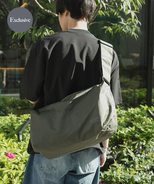 URBAN RESEARCH DOORS（アーバンリサーチドアーズ）の「『撥水』『別注』YAKPAK×DOORS　SHOULDER BAG M（ショルダーバッグ・メンズ・OLIVE/BLACK/CHARCOAL/NAVY・-）」の5枚目の写真