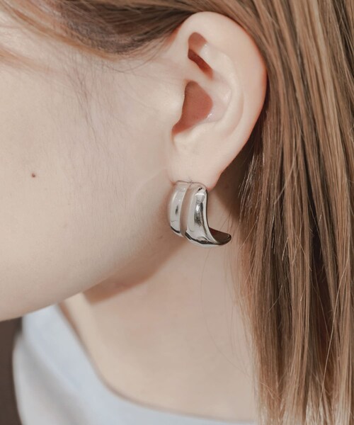 SMELLY（スメリー）の「ステンレスニュアンスワイドピアス（ピアス（両耳用）・レディース・SLV・-）」の6枚目の写真