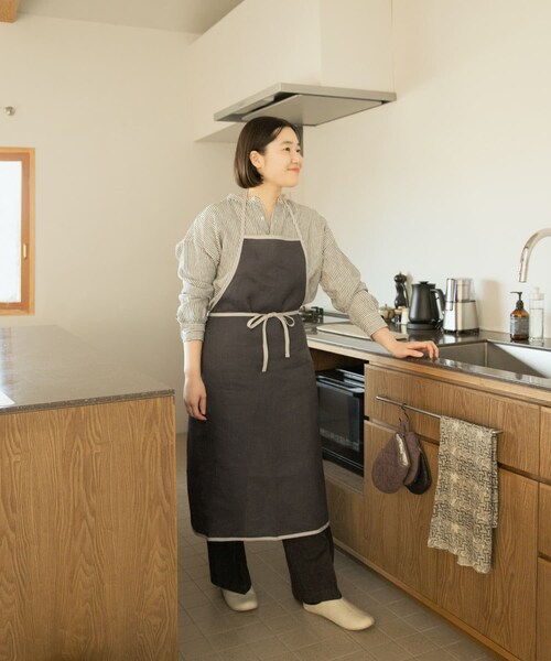 URBAN RESEARCH DOORS（アーバンリサーチドアーズ）の「『別注』fog linen work×DOORS　リネンパイピングエプロン（キッチンツール・メンズ・マカダム・-）」の11枚目の写真