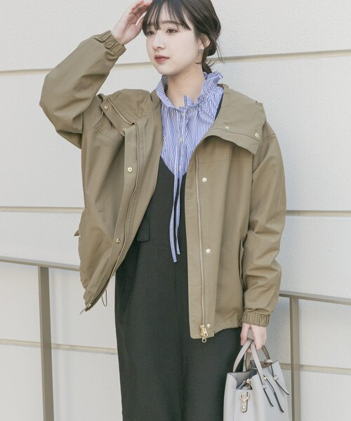 ITEMS URBANRESEARCH（アイテムズ アーバンリサーチ）の「『イージーケア』撥水マウンテンパーカー（マウンテンパーカー・レディース・K.BEG/BLK/ECRU・Free）」の8枚目の写真