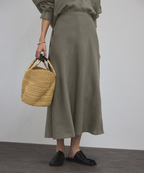 ADAM ET ROPE'（アダムエロペ）の「リネンバイヤススカート［GENTLE LINEN］（スカート・レディース・グレー/ホワイト/ブルー/ブラック/グレー系・F）」の4枚目の写真