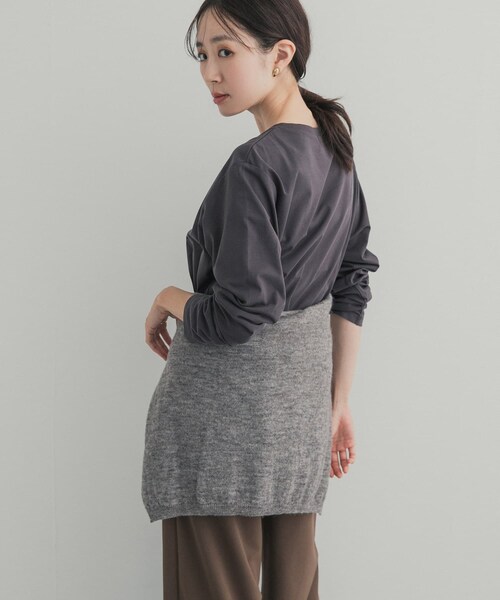URBAN RESEARCH DOORS（アーバンリサーチドアーズ）の「フロッキーロゴプリントロングTシャツ 26AW（Tシャツ/カットソー・レディース・OFF/CHARCOAL・Free）」の16枚目の写真