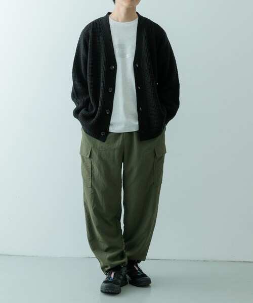 ITEMS URBANRESEARCH(アイテムズ アーバンリサーチ)の「ワッフル編み Vネックニットカーディガン(カーディガン/ボレロ・メンズ・MOC/OFF/BLK/CHA/OLV・S/M/L)」の19枚目の写真