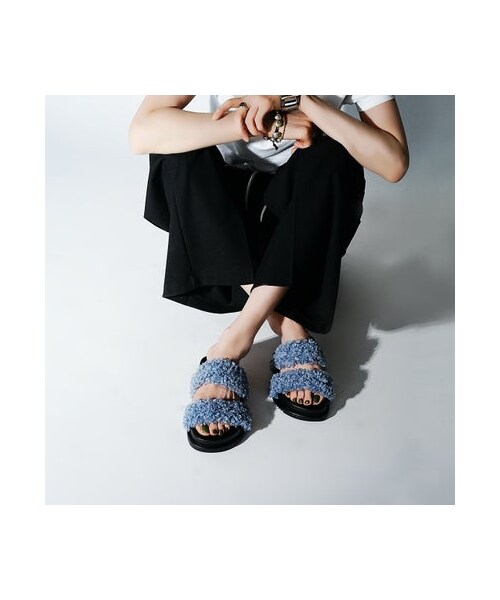 carino(カリーノ)の「エコファーもこもこサンダル (サンダル・レディース・BR/BU・S/22.5cm/M/23.5cm/L/24.5cm/LL/25cm)」の2枚目の写真