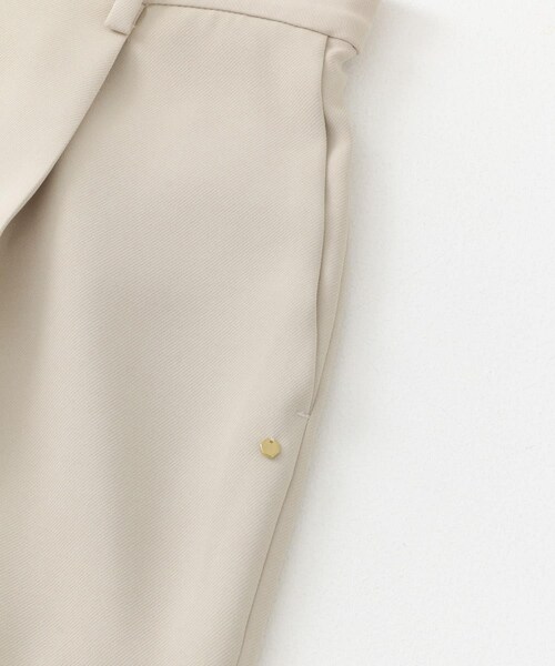 URBAN RESEARCH ROSSO（アーバンリサーチロッソ）の「CHIGNON　チャーム付テーパードパンツ（その他パンツ・レディース・LBEIGE/BLACK・36/38）」の9枚目の写真