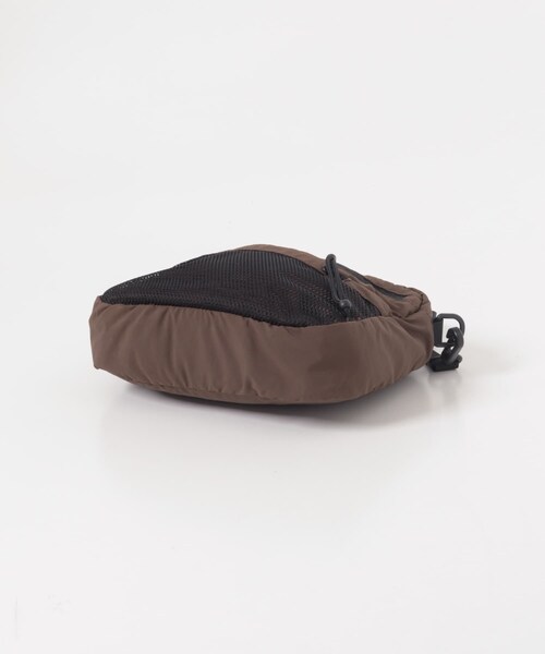 URBAN RESEARCH DOORS(アーバンリサーチドアーズ)の「クロスポケットショルダーバッグ(ショルダーバッグ・メンズ・BLACK/GRAY/BROWN・-)」の11枚目の写真