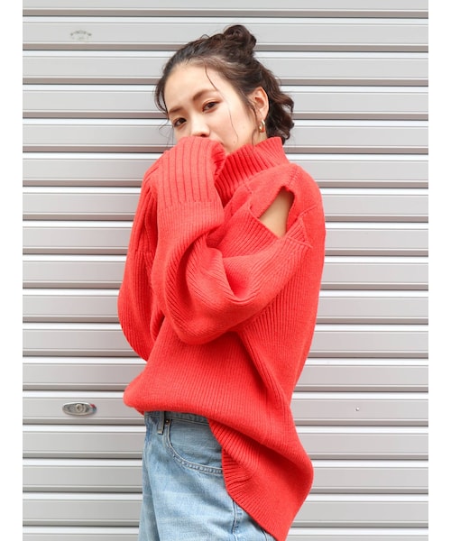 Ungrid（アングリッド）の「オープンショルダーデザインニット（ニット/セーター・レディース・ブラウン/アイボリー/ライトグレー/ブラック/オレンジ・F）」の9枚目の写真