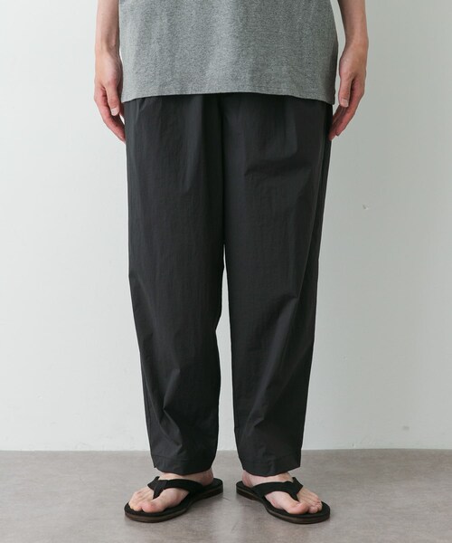 URBAN RESEARCH DOORS（アーバンリサーチドアーズ）の「STILL BY HAND　ナイロンテーパードパンツ（その他パンツ・メンズ・BLACK/CHARCOAL/GREIGE・44/46/48）」の6枚目の写真
