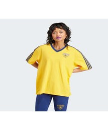 adidas（アディダス）の「Vネック ロゴ Tシャツ（トップス）」