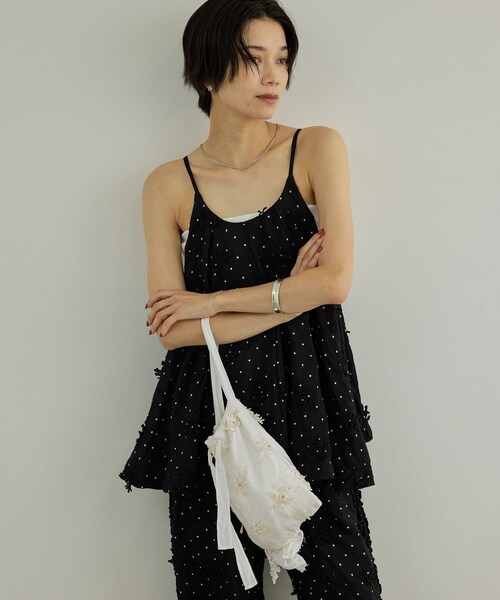 ADAM ET ROPE'(アダムエロペ)の「【crinkle crinkle crinkle】別注3D刺繍フリルトートバッグ(トートバッグ・レディース・ブラック/ホワイト・F)」の12枚目の写真