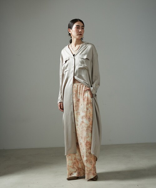 ADAM ET ROPE'（アダムエロペ）の「ストーンウッドプリントベロアパンツ（その他パンツ・レディース・ベージュ・M/S）」の4枚目の写真