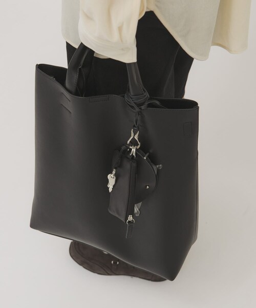 KBF（ケイビーエフ）の「アウトポケットイージーBAG（ショルダーバッグ・レディース・CAMEL/BLACK・One）」の5枚目の写真