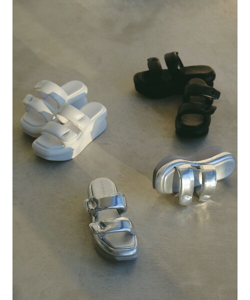 ELENDEEK（エレンディーク）の「DOUBLE BAND SANDAL（サンダル・レディース・オフホワイト/ブラック/シルバー・37/38）」の8枚目の写真
