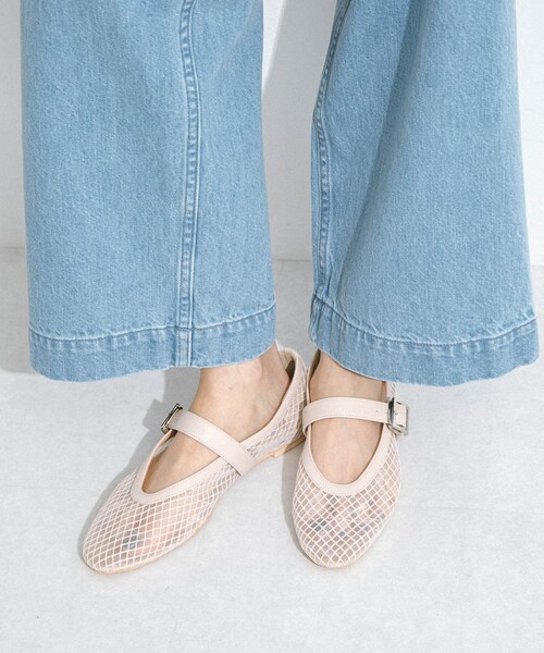 URBAN RESEARCH Sonny Label（アーバンリサーチサニーレーベル）の「メッシュストラップフラットシューズ（その他シューズ・レディース・ブラック/オフ・S/M/L）」の5枚目の写真
