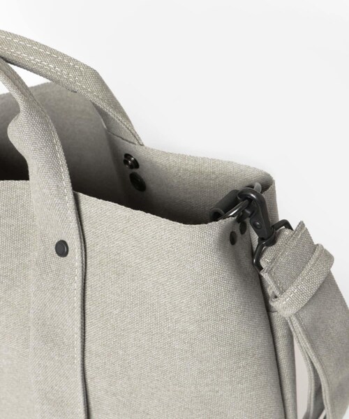 URBAN RESEARCH(アーバンリサーチ)の「KARRI AMIACALVA 2 WAYT TOTE M(トートバッグ・メンズ・GRAY/BLACK・Free)」の12枚目の写真