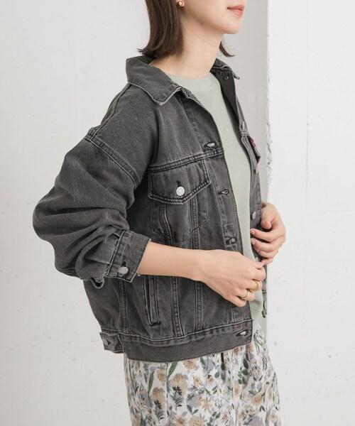 URBAN RESEARCH DOORS（アーバンリサーチドアーズ）の「Levi’s　90s TRUCKER（デニムジャケット・レディース・ライトインディゴ/ブラック・S）」の6枚目の写真